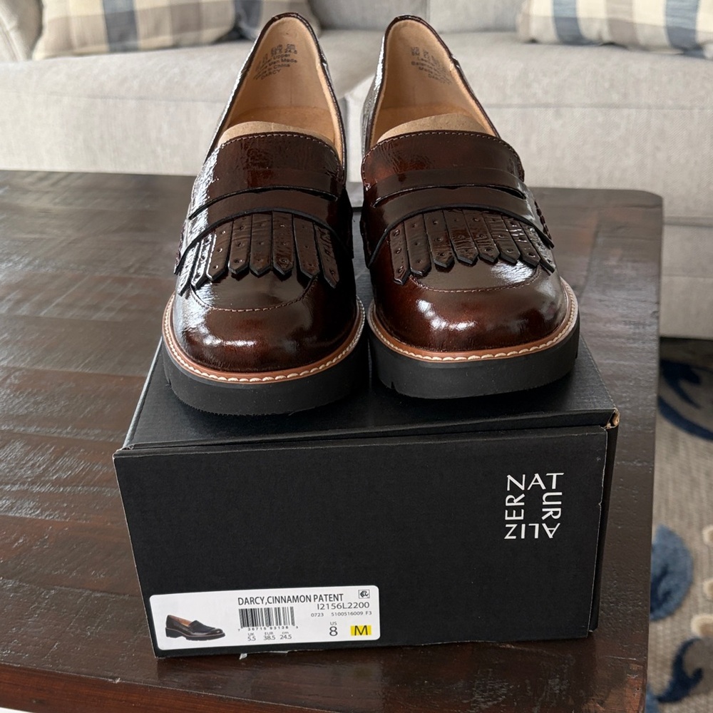 Naturalizer Patent Leather Darcy Tassel Lug Sole Loafer Cinnamon Patent
Size 8M